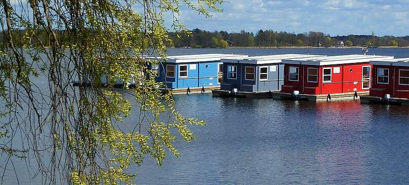 Haus- und Motorboot